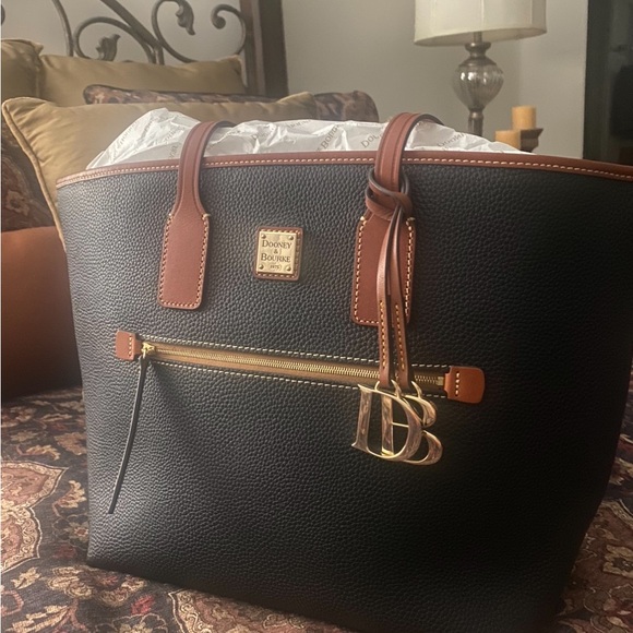 Dooney and Bourke Pebble leather shopper tote. Black. NWT - Picture 15 of 15